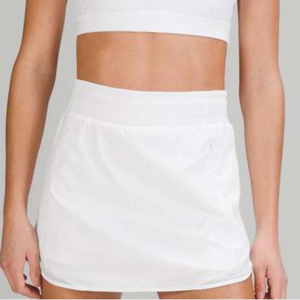Lululemon White High Rise 2.5” hotty hot Athletic Skirt